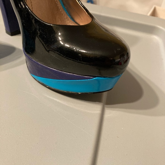 BCBG Shoes - Picture 2 of 4